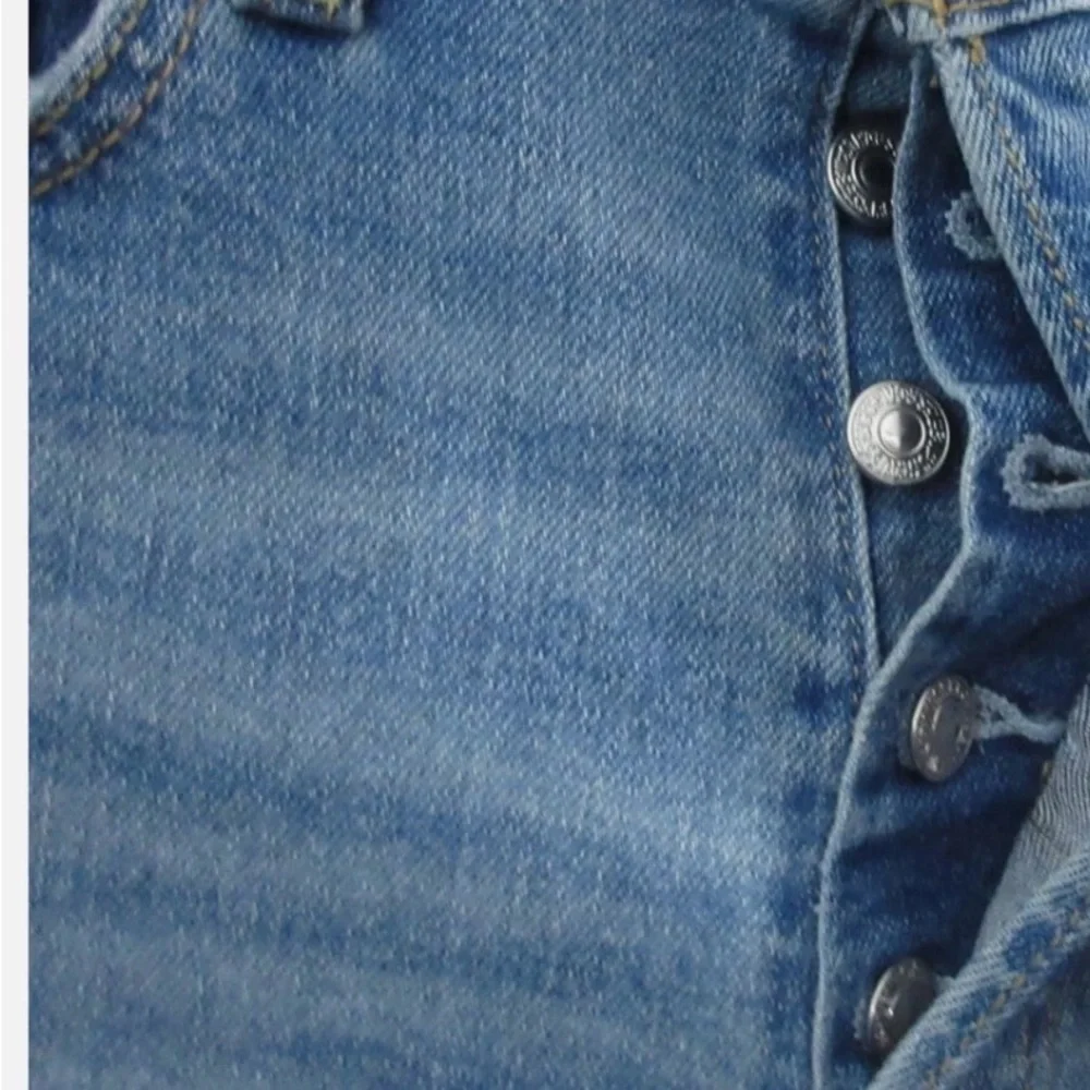 Levi's Women's Classic Blue Cropped Jeans - Picture 4 of 7